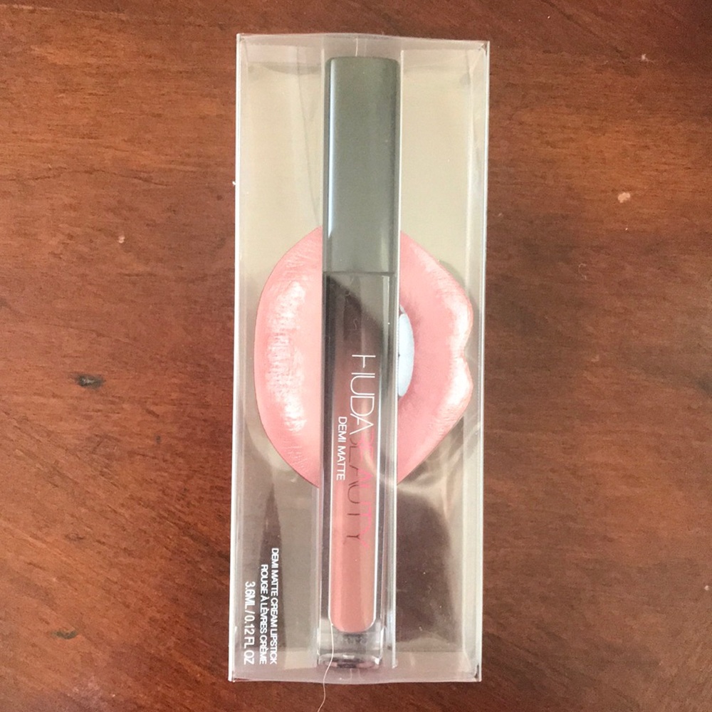 NWT Huda Beauty Demi Matte Cream Lipstick
